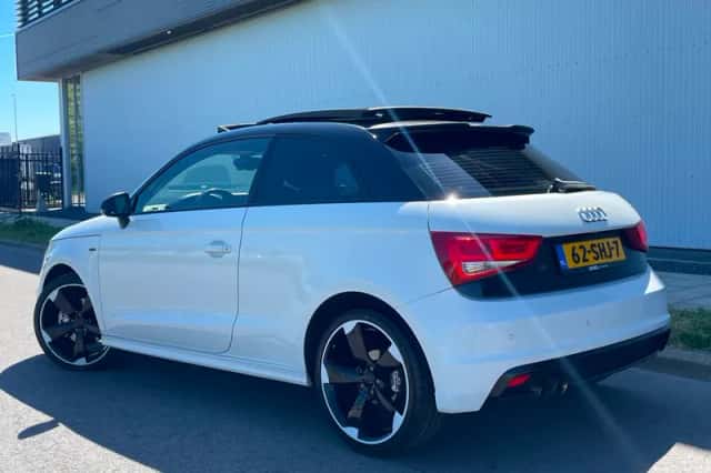 Audi A1 (2011) thumbnail 3