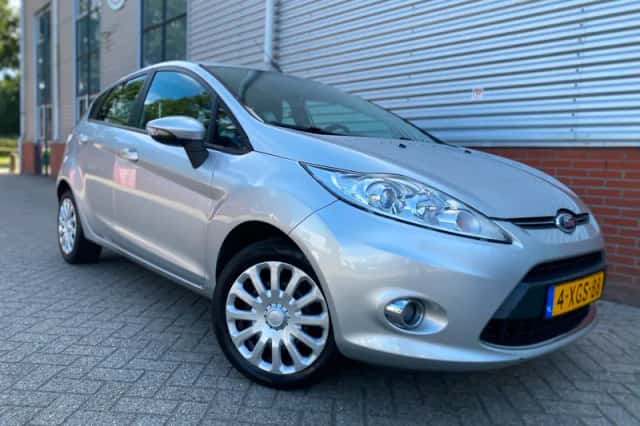 Ford Fiesta (2011) thumbnail 2