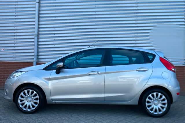 Ford Fiesta (2011) thumbnail 4