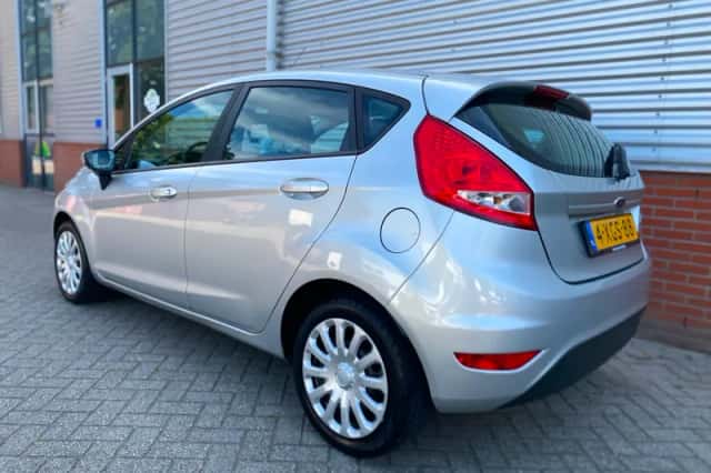 Ford Fiesta (2011) thumbnail 5