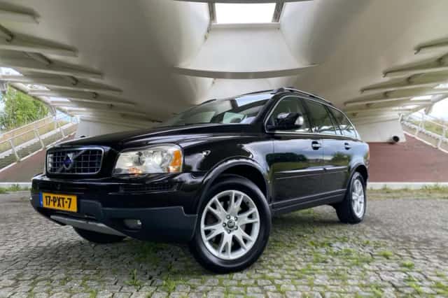 Volvo XC90 (2011) thumbnail 1