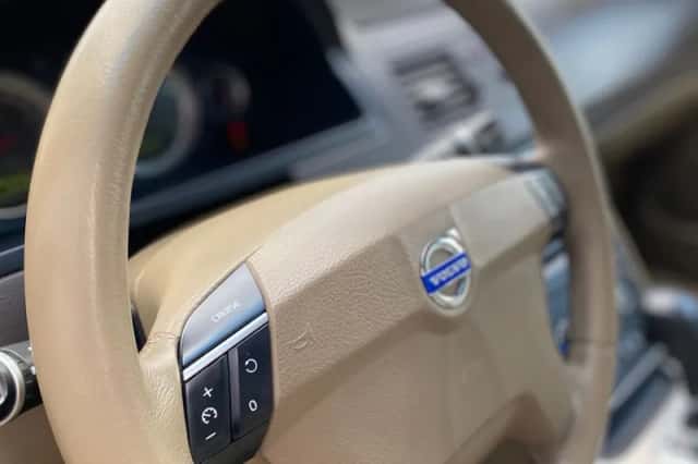 Volvo XC90 (2011) thumbnail 4