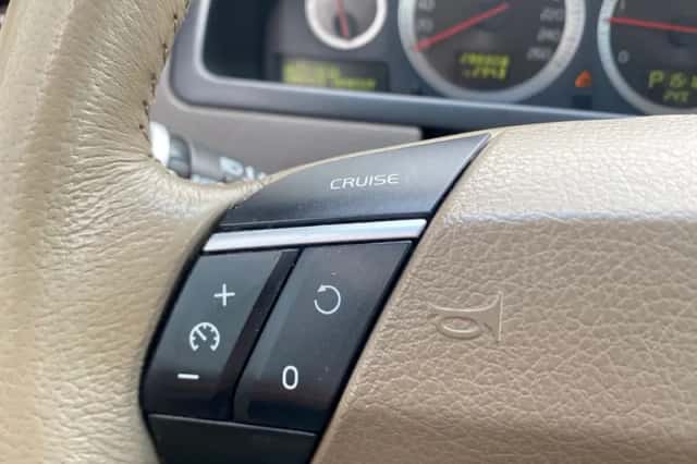 Volvo XC90 (2011) thumbnail 6