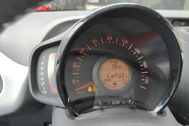 Toyota Aygo (2015) thumbnail 3