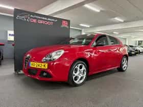 Alfa Romeo Giulietta (2016) thumbnail 2
