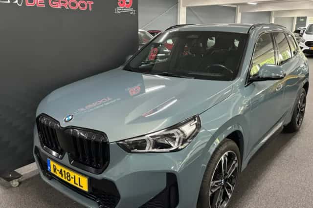 BMW X1 (2022) thumbnail 2