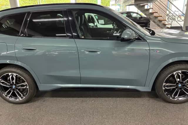BMW X1 (2022) thumbnail 4