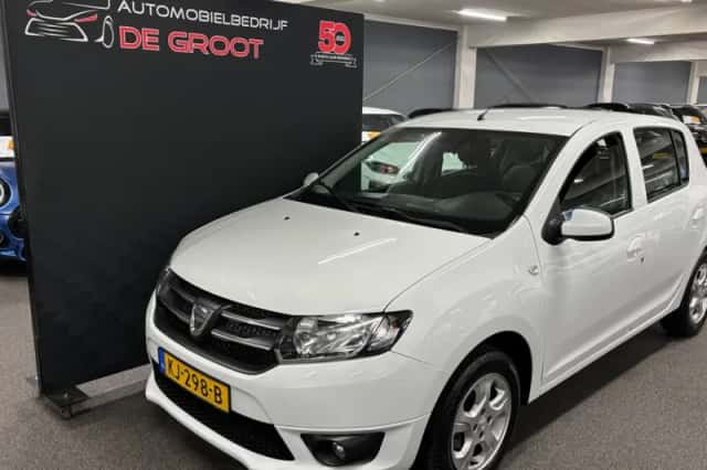 Dacia Sandero (2016) thumbnail 1