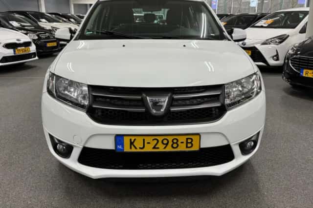 Dacia Sandero (2016) thumbnail 3