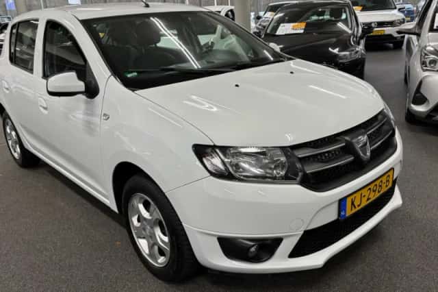 Dacia Sandero (2016) thumbnail 4