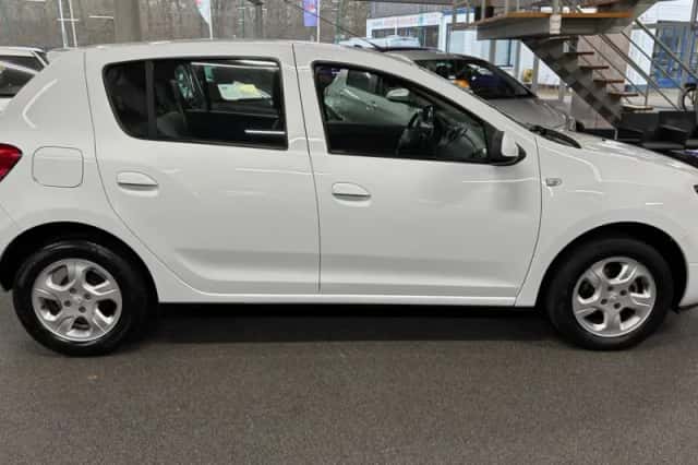 Dacia Sandero (2016) thumbnail 5