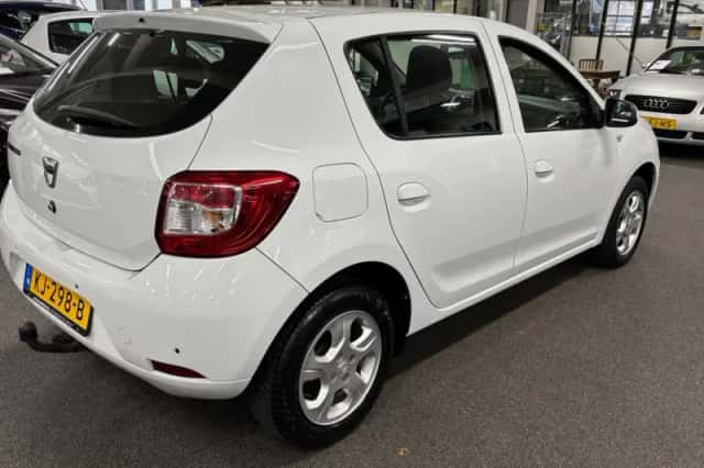 Dacia Sandero (2016) thumbnail 6