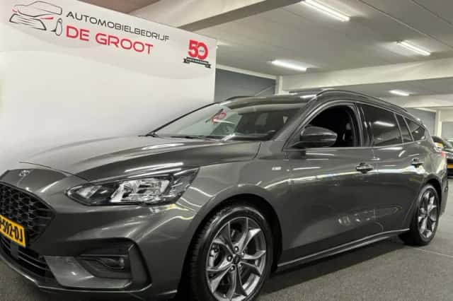 Ford Focus (2022) thumbnail 1