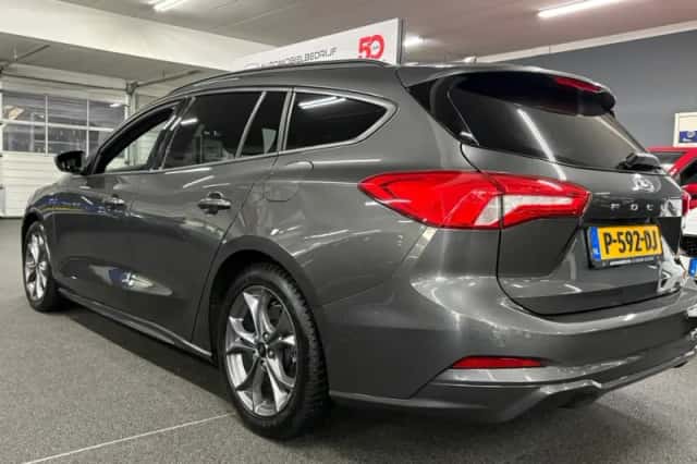 Ford Focus (2022) thumbnail 4