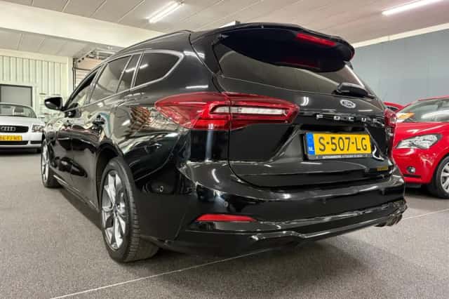 Ford Focus (2023) thumbnail 3