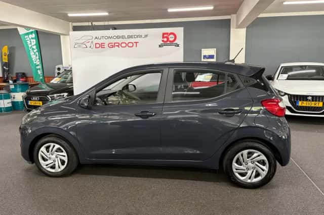 Hyundai i10 (2023) thumbnail 2