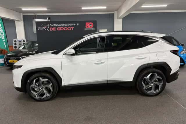 Hyundai Tucson (2022) thumbnail 2