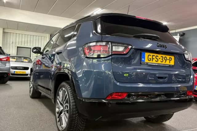 Jeep Compass (2024) thumbnail 2