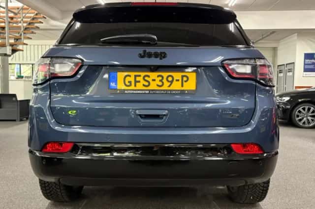 Jeep Compass (2024) thumbnail 3