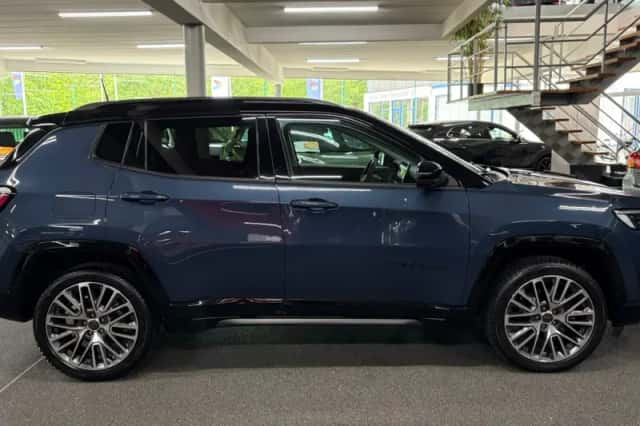 Jeep Compass (2024) thumbnail 5