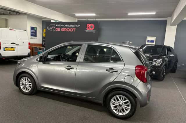 Kia Picanto (2021) thumbnail 2