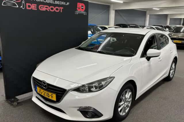 Mazda 3 (2016) thumbnail 1