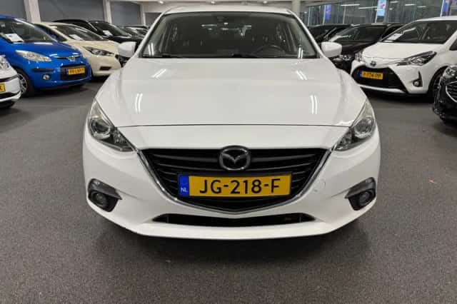 Mazda 3 (2016) thumbnail 2