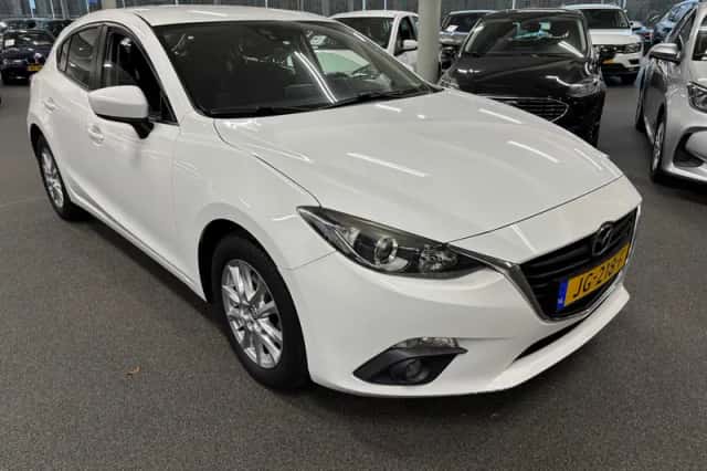 Mazda 3 (2016) thumbnail 3