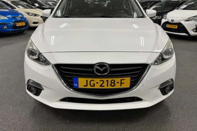 Mazda 3 (2016) thumbnail 3