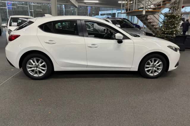 Mazda 3 (2016) thumbnail 4