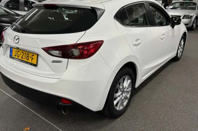 Mazda 3 (2016) thumbnail 6