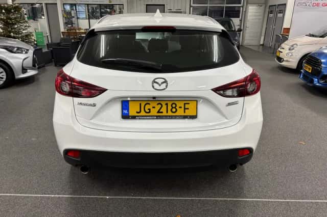 Mazda 3 (2016) thumbnail 6