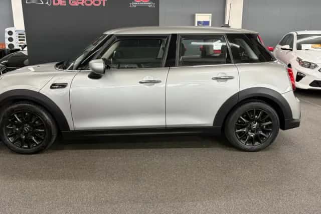 MINI Mini (2023) thumbnail 3