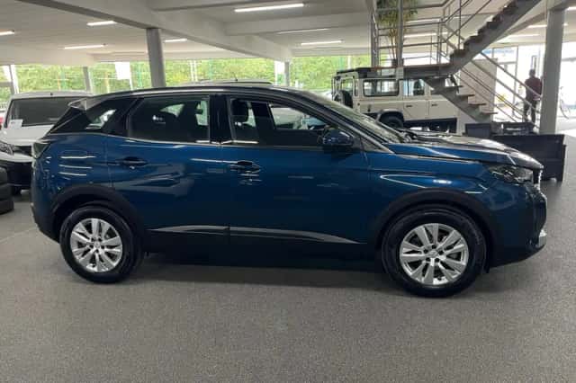 Peugeot 3008 (2021) thumbnail 4