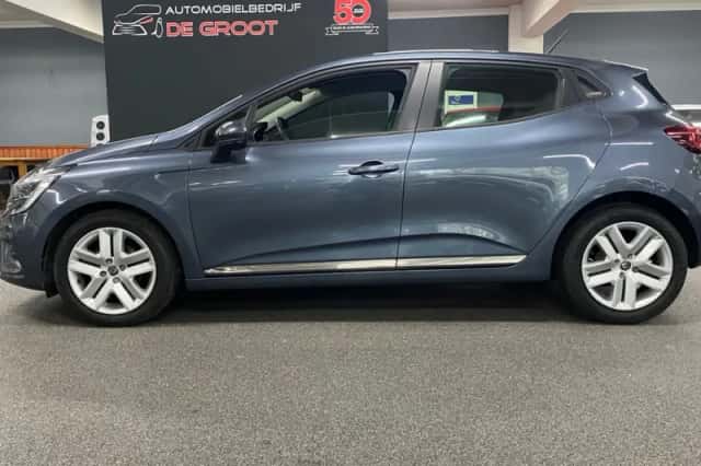 Renault Clio (2019) thumbnail 3