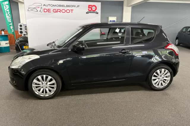 Suzuki Swift (2010) thumbnail 2