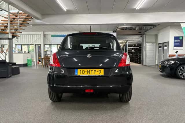 Suzuki Swift (2010) thumbnail 4