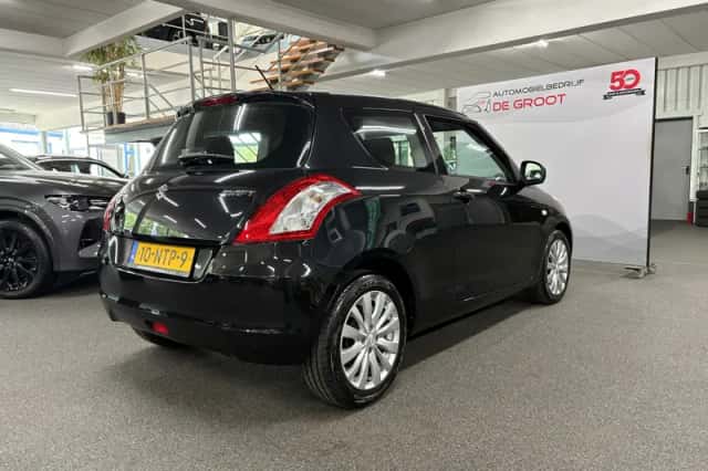 Suzuki Swift (2010) thumbnail 5