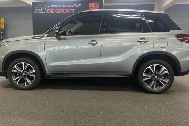 Suzuki Vitara (2022) thumbnail 3