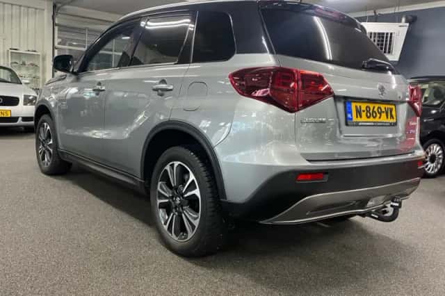 Suzuki Vitara (2022) thumbnail 4