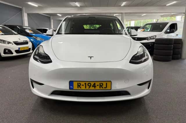 Tesla Model Y (2022) thumbnail 6