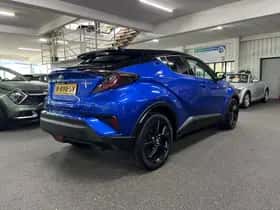 Toyota C-HR (2018) thumbnail 3