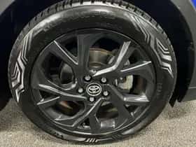 Toyota C-HR (2018) thumbnail 4