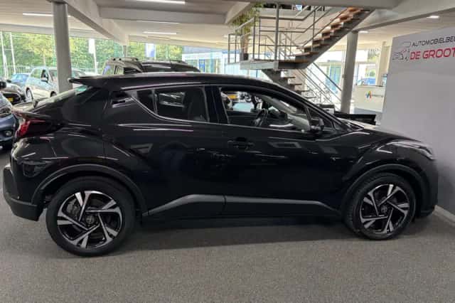 Toyota C-HR (2023) thumbnail 6