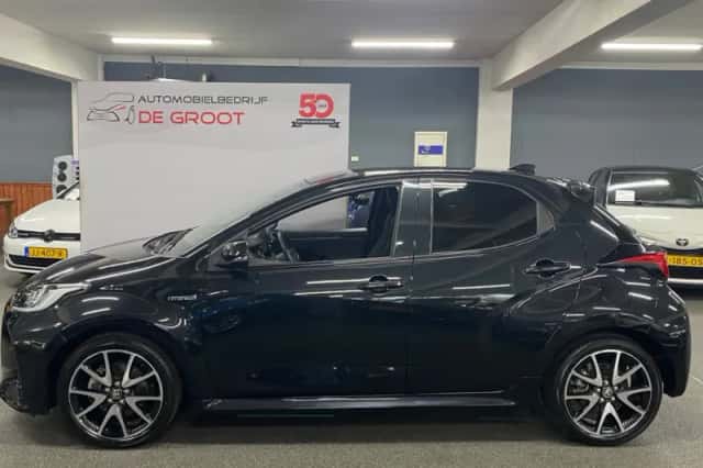 Toyota Yaris (2020) thumbnail 3
