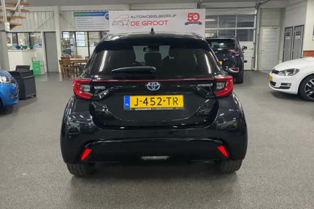 Toyota Yaris (2020) thumbnail 5