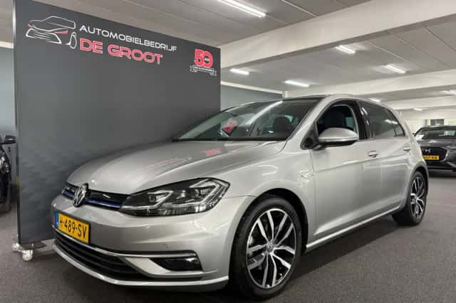 Volkswagen Golf (2020) thumbnail 1
