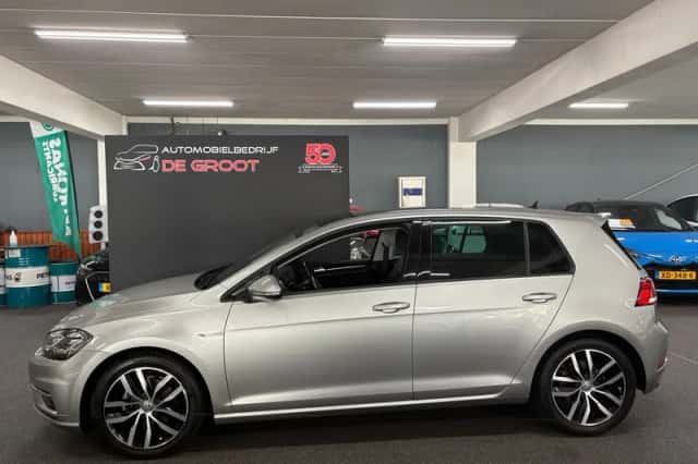 Volkswagen Golf (2020) thumbnail 2