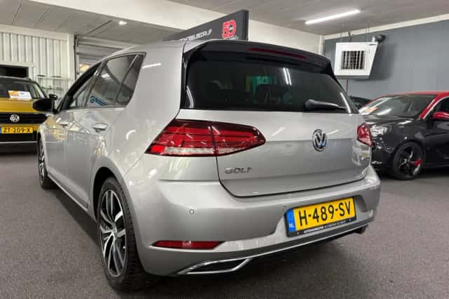 Volkswagen Golf (2020) thumbnail 3