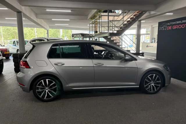 Volkswagen Golf (2020) thumbnail 6